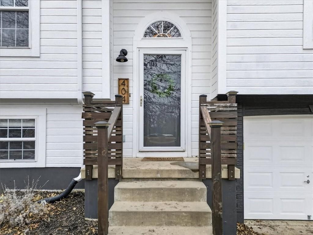 404 NW Orion Drive — photo 2