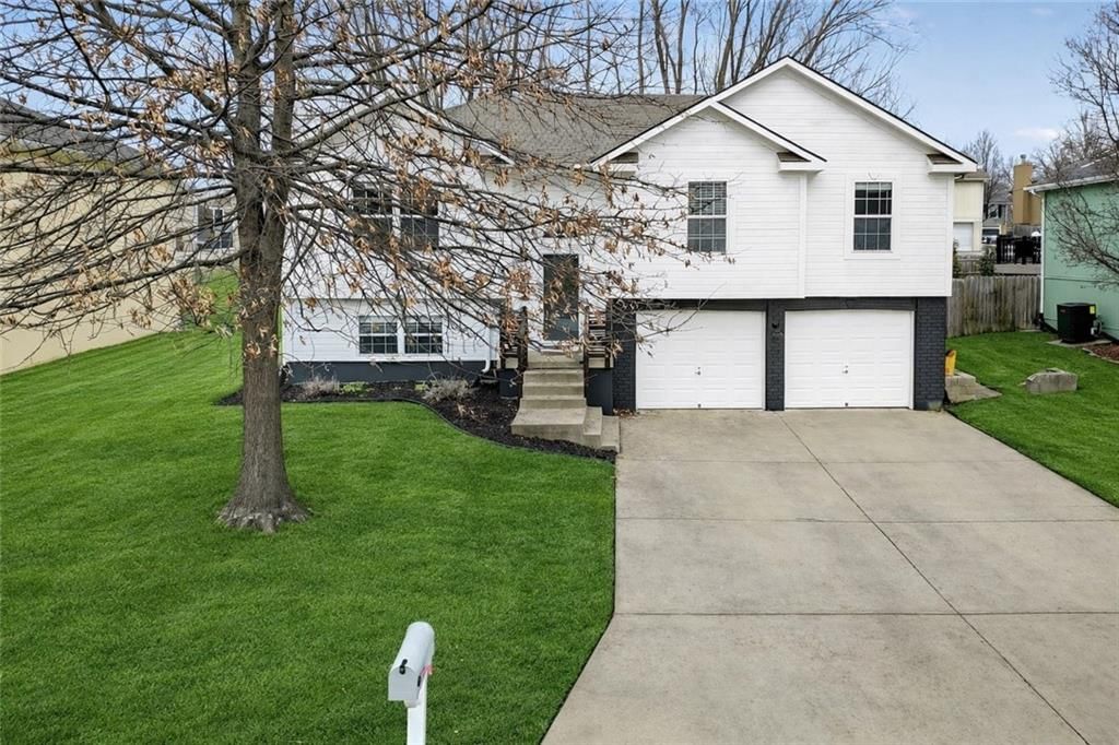 404 NW Orion Drive — photo 3