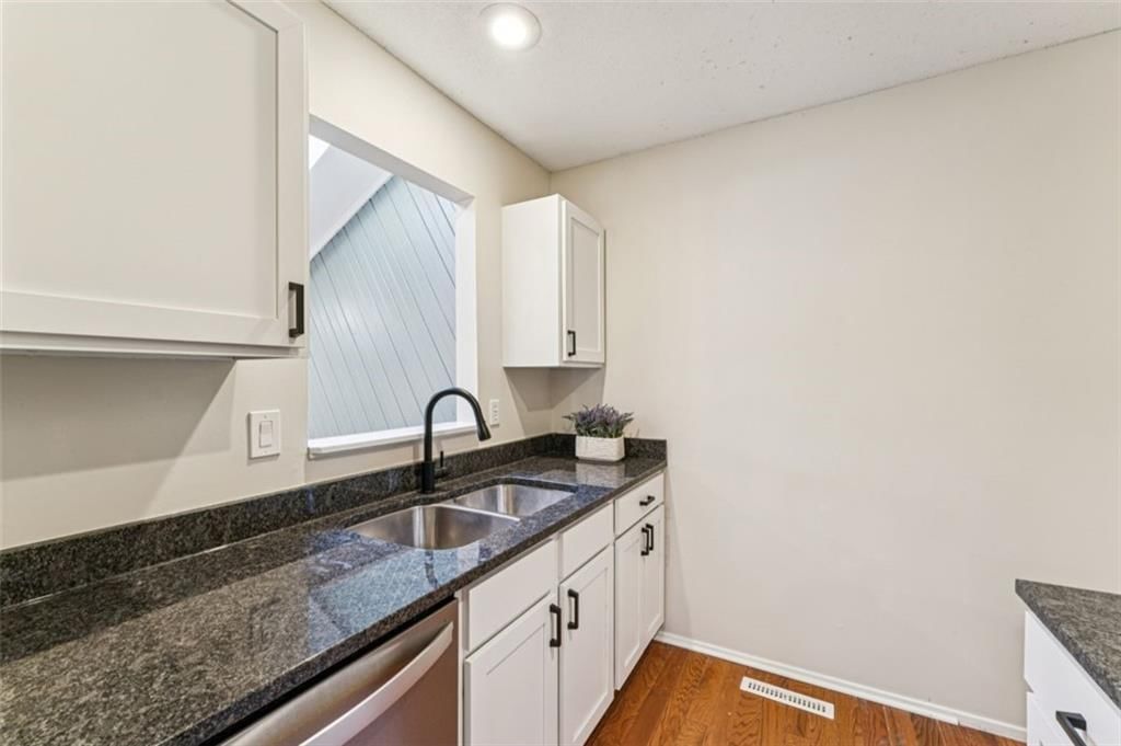 10902 Bradshaw Street — photo 8