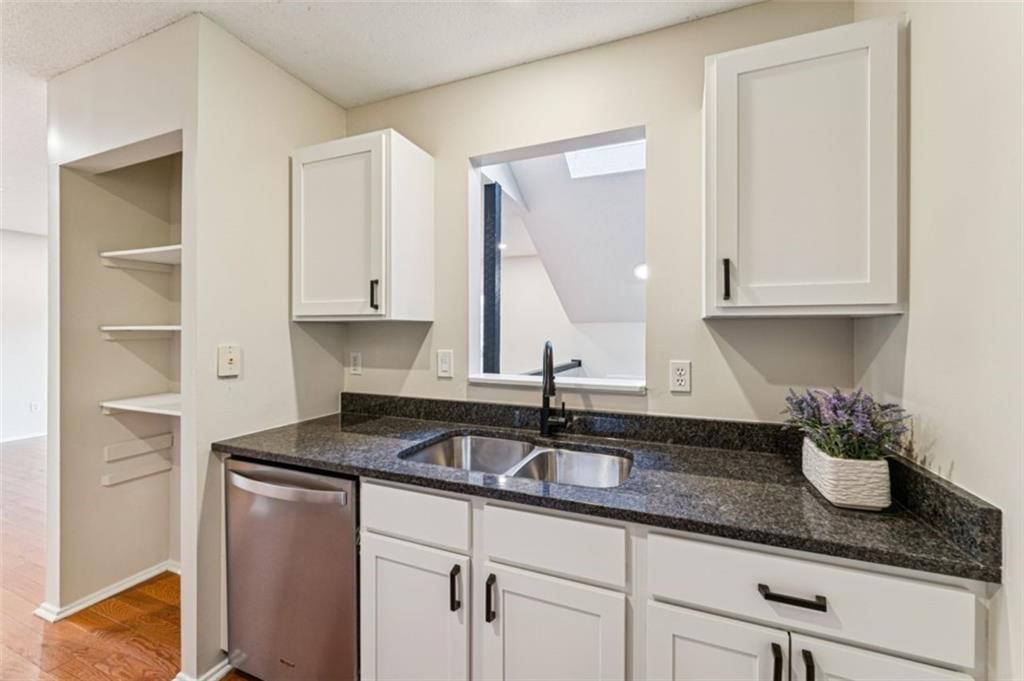 10902 Bradshaw Street — photo 9