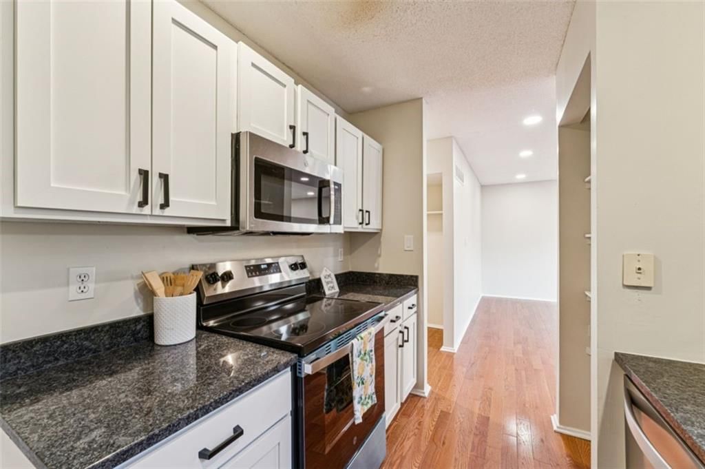 10902 Bradshaw Street — photo 10