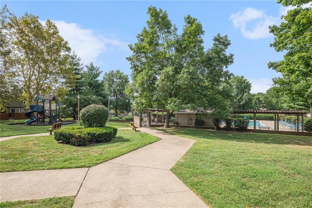 10902 Bradshaw Street — photo 32