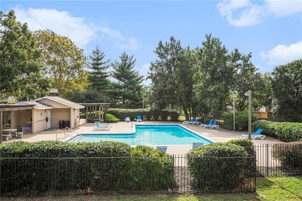 10902 Bradshaw Street — photo 34
