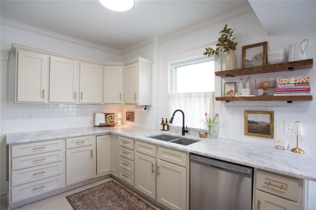 3915 Charlotte Street — photo 11