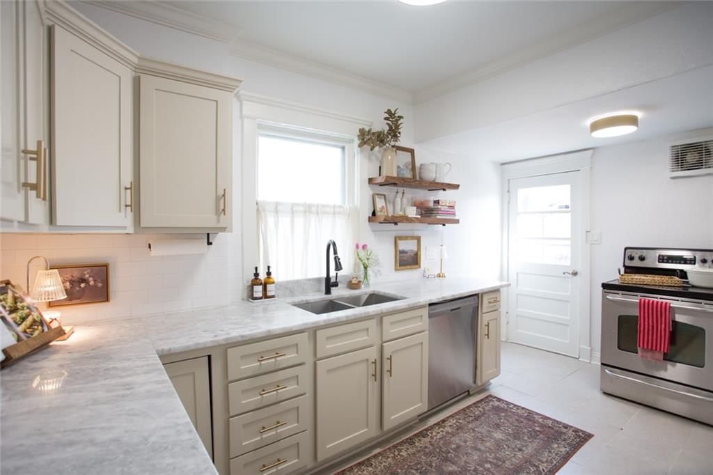 3915 Charlotte Street — photo 12