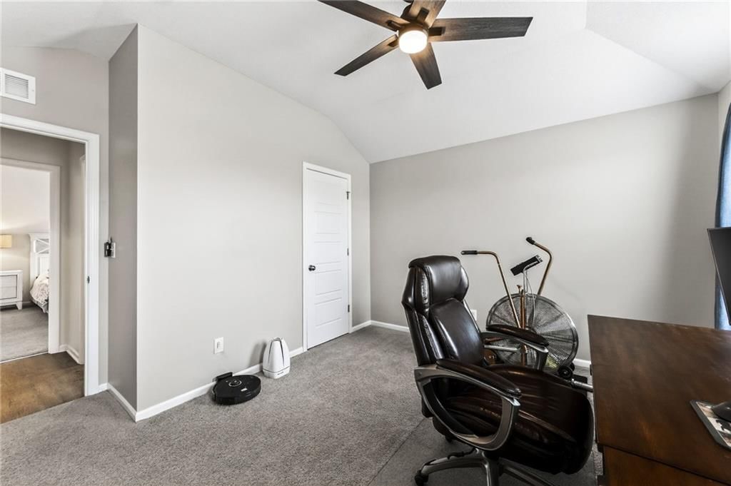 520 SE Laurel Drive — photo 6