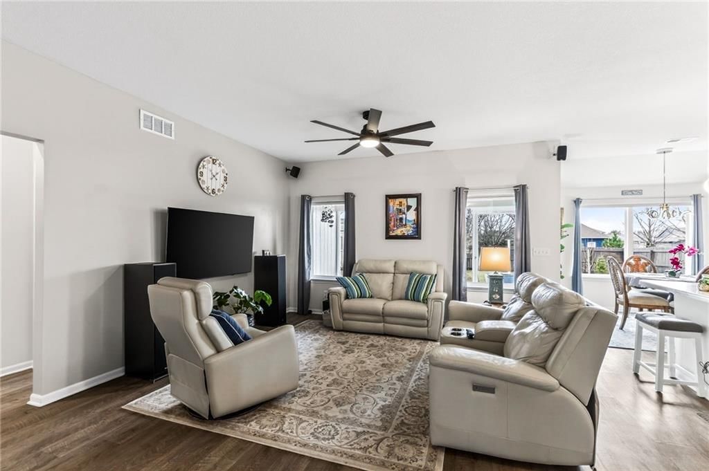 520 SE Laurel Drive — photo 12