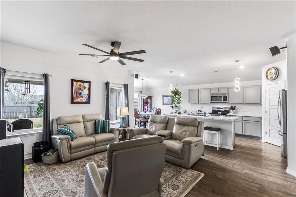 520 SE Laurel Drive — photo 13