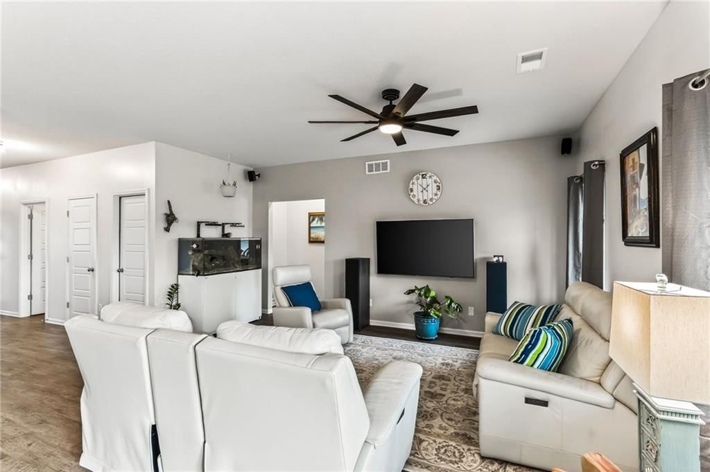 520 SE Laurel Drive — photo 14