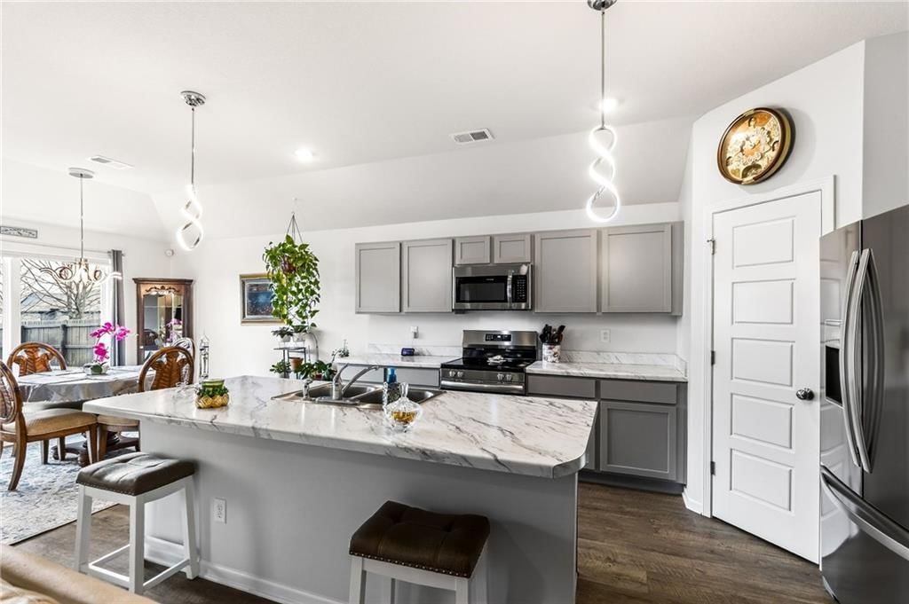 520 SE Laurel Drive — photo 15