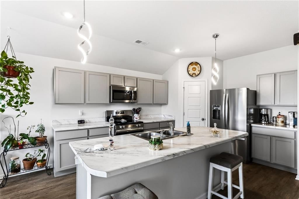 520 SE Laurel Drive — photo 16