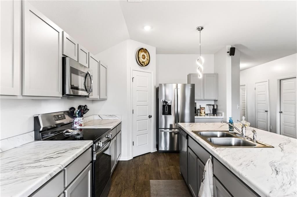 520 SE Laurel Drive — photo 18