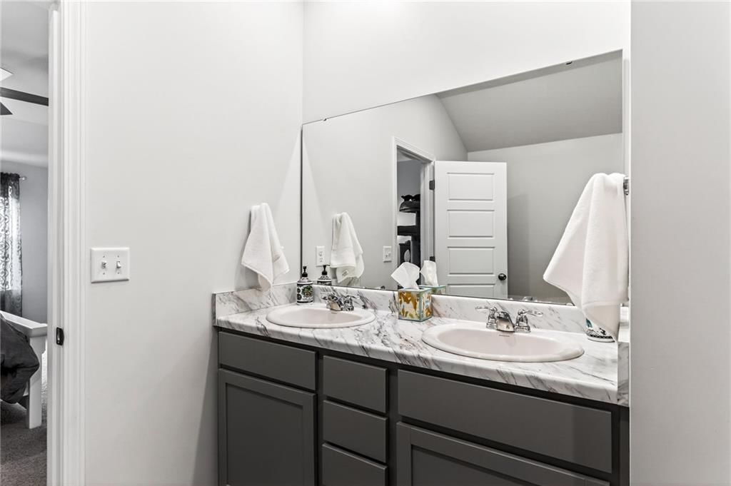 520 SE Laurel Drive — photo 23