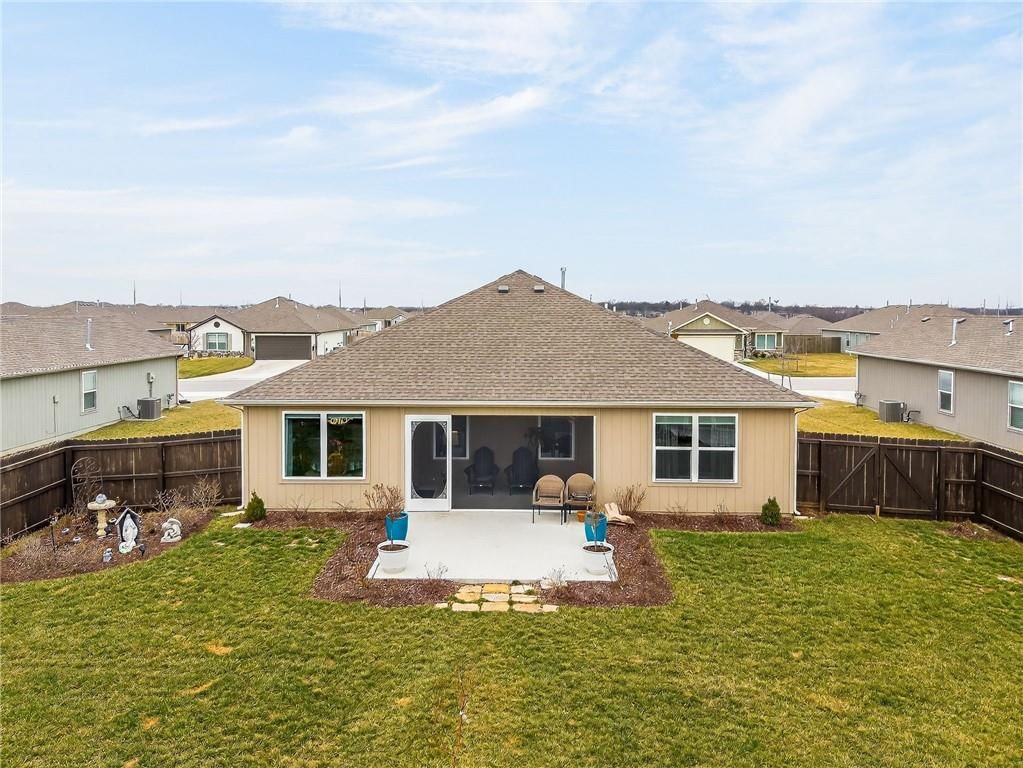 520 SE Laurel Drive — photo 28