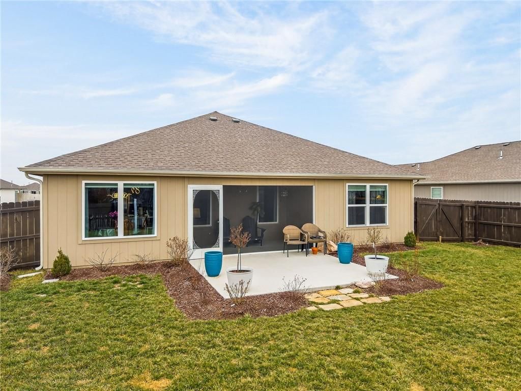 520 SE Laurel Drive — photo 29