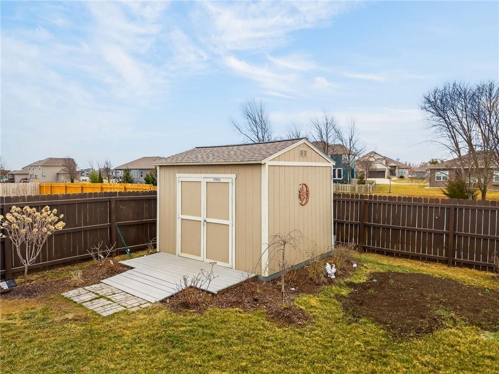 520 SE Laurel Drive — photo 31
