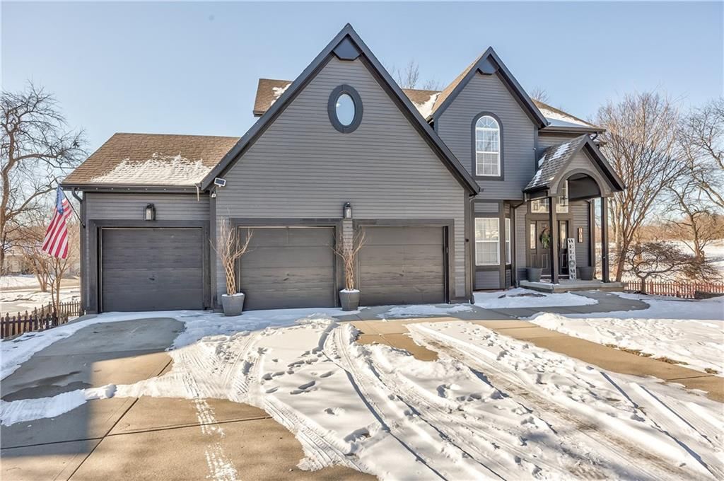 1017 Pebblebeach Drive, Lansing, KS
