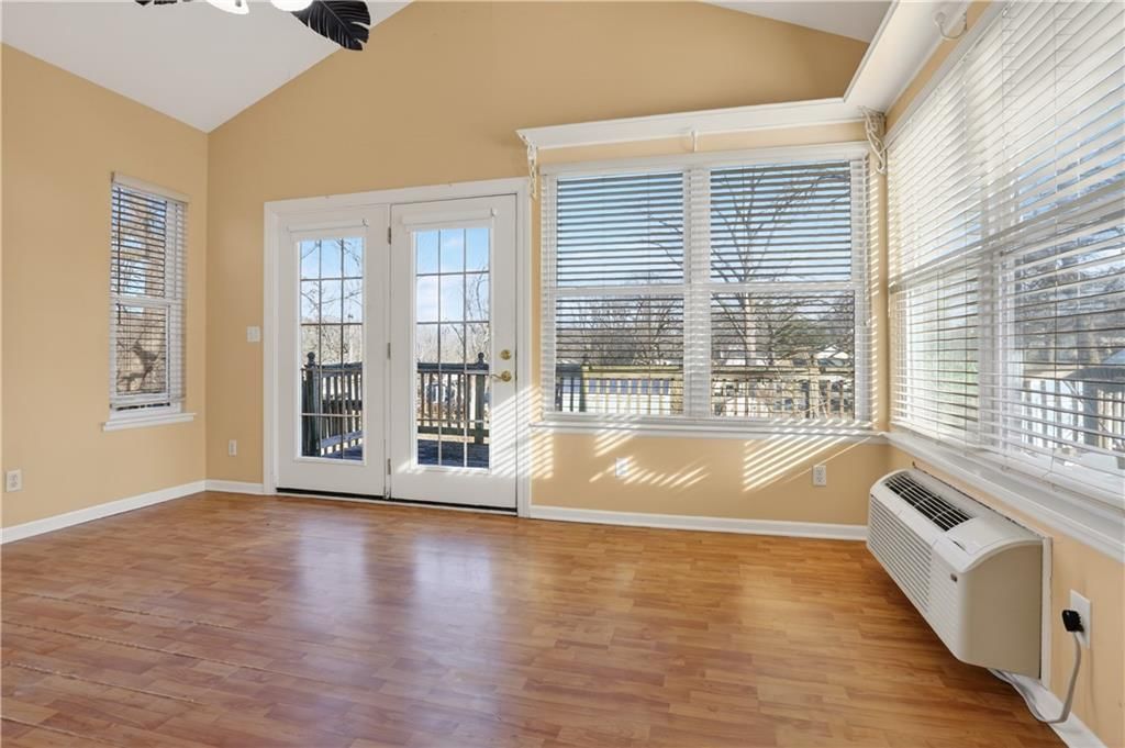 333 Allcutt Avenue — photo 12