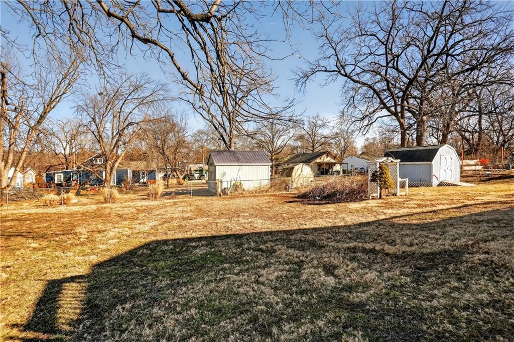333 Allcutt Avenue — photo 18
