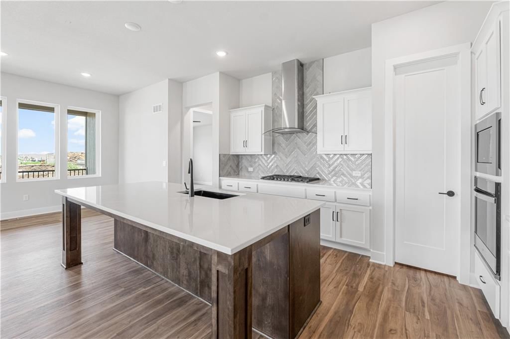 1583 Grayhawk Drive — photo 2