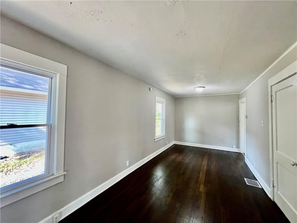 710 W 76th Street — photo 4