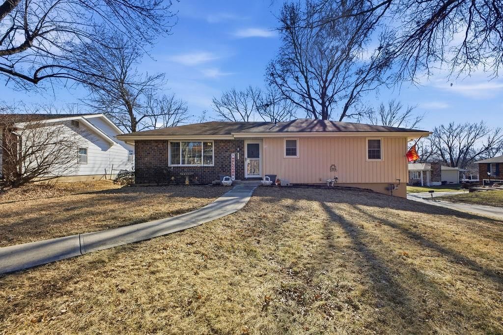 2502 Flintstone Drive — photo 1