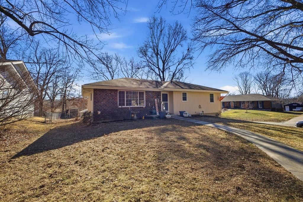 2502 Flintstone Drive — photo 2