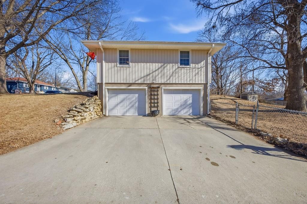 2502 Flintstone Drive — photo 4