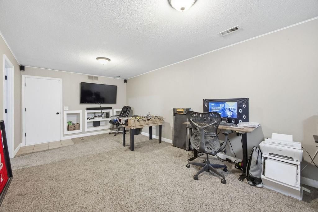 2502 Flintstone Drive — photo 28