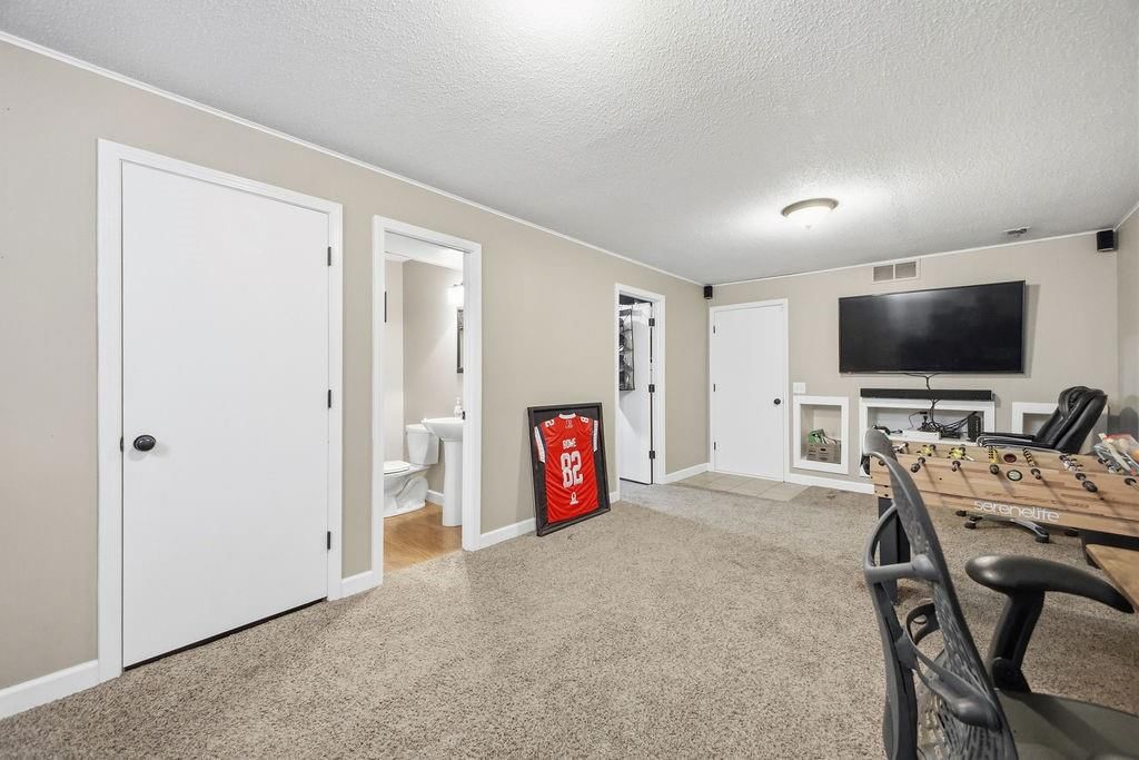 2502 Flintstone Drive — photo 29