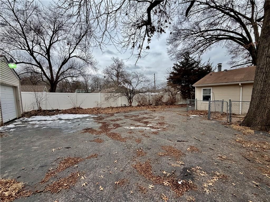 223 E Bannister Road — photo 15