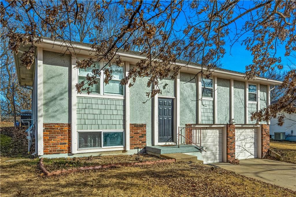 1136 NE 10th Street — photo 3