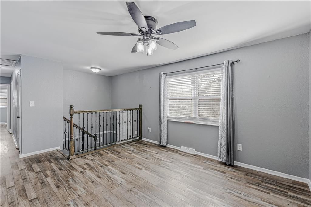 1136 NE 10th Street — photo 9