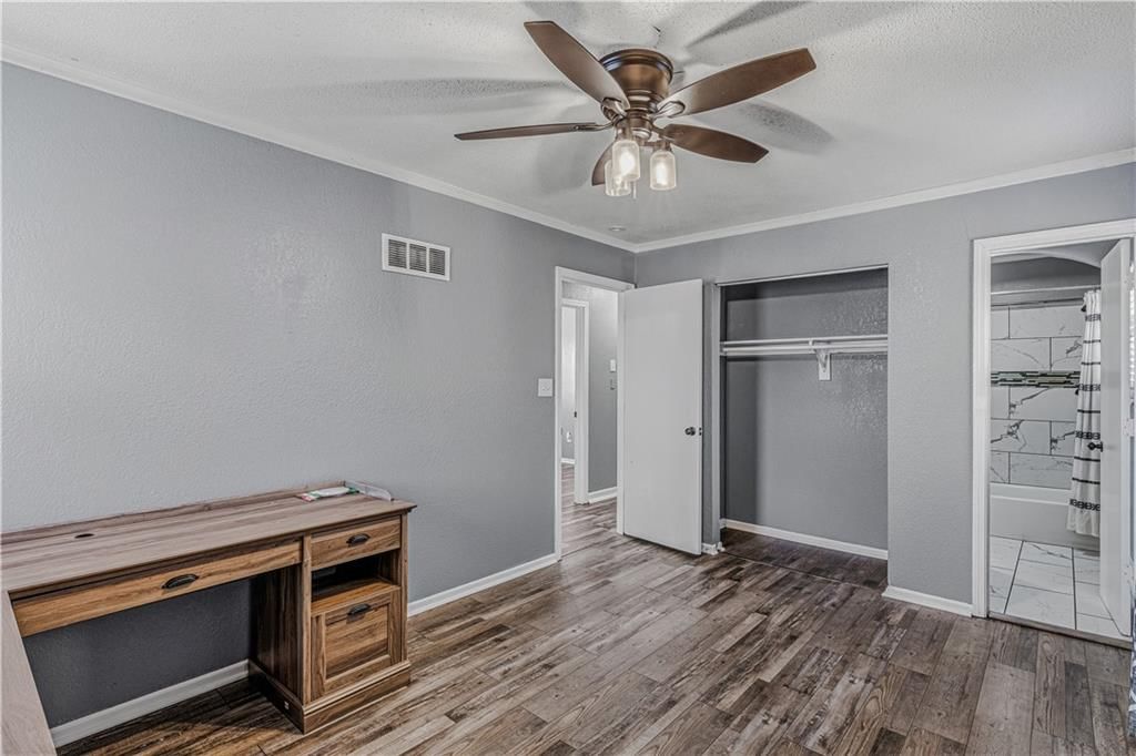 1136 NE 10th Street — photo 19