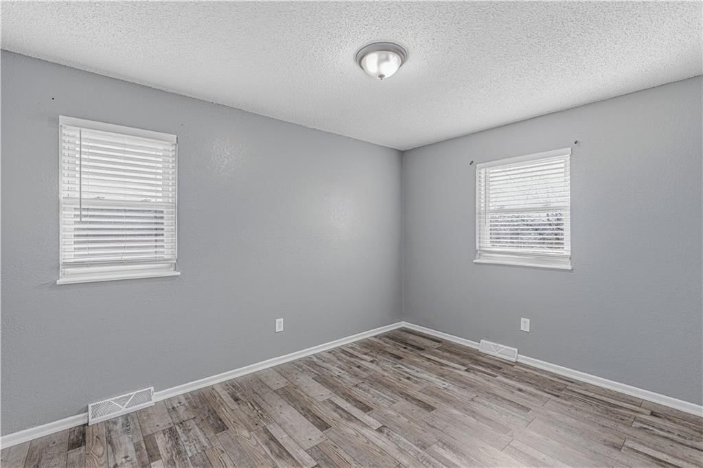 1136 NE 10th Street — photo 20
