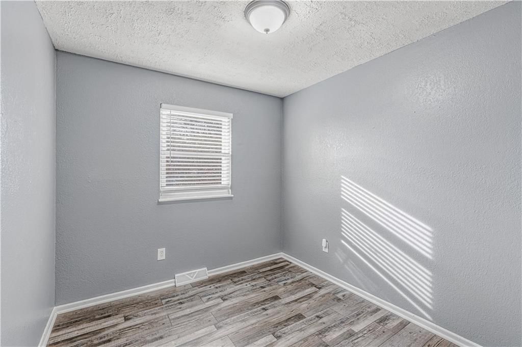 1136 NE 10th Street — photo 21