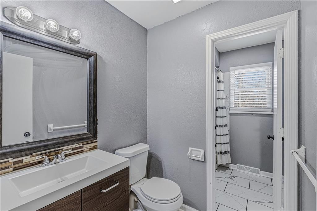 1136 NE 10th Street — photo 22