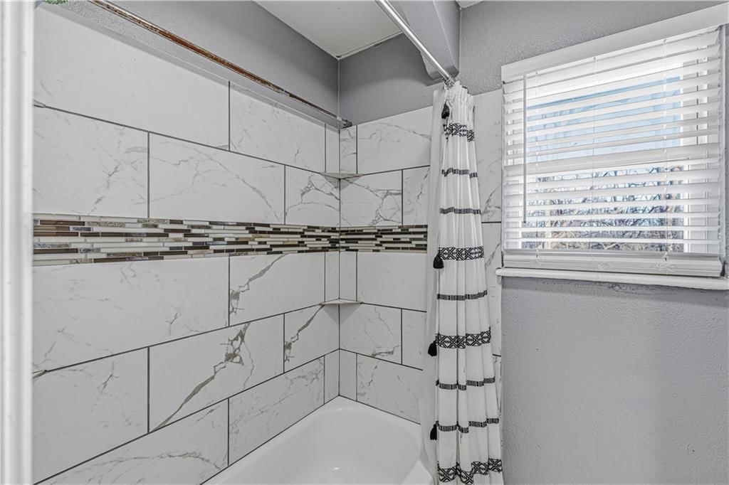 1136 NE 10th Street — photo 23