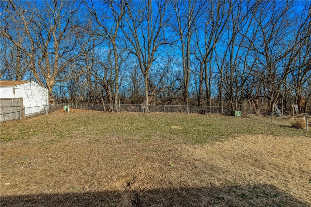 1136 NE 10th Street — photo 28