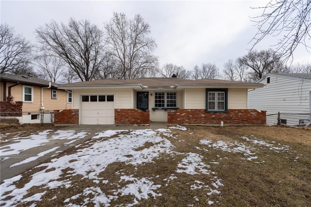 5869 N Oakley Avenue — photo 3