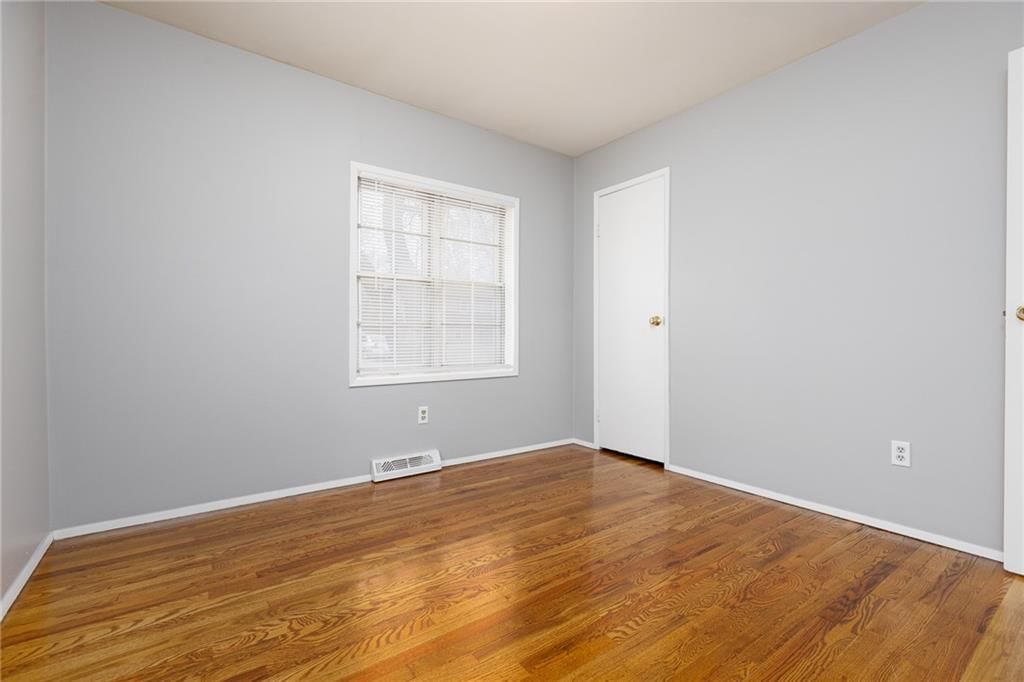 5869 N Oakley Avenue — photo 6
