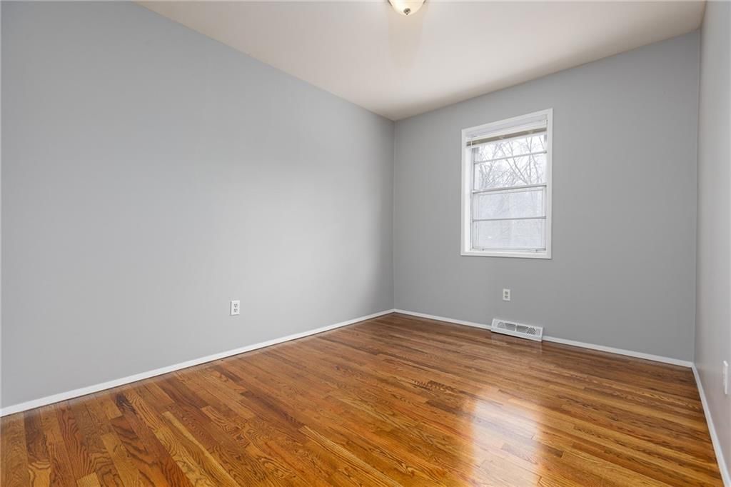 5869 N Oakley Avenue — photo 9