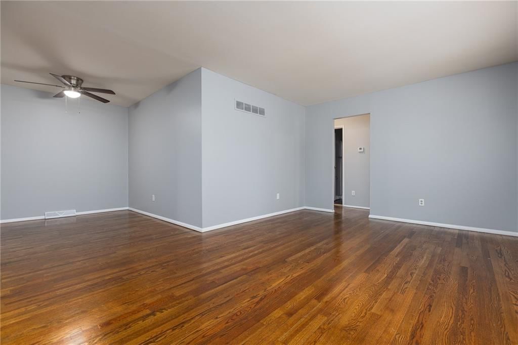 5869 N Oakley Avenue — photo 13