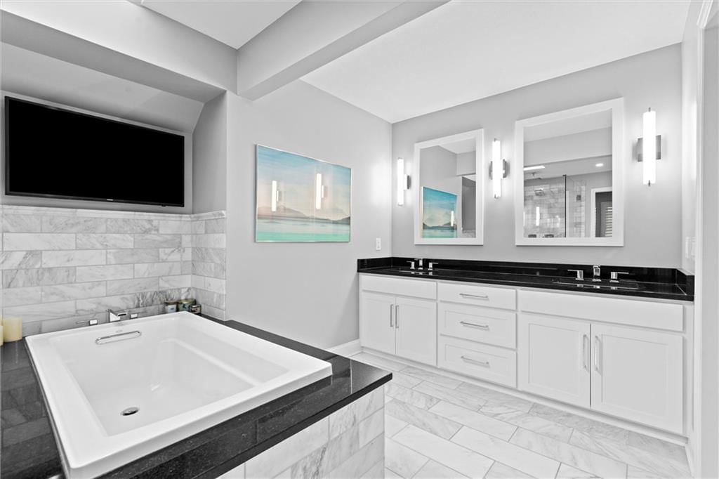 8110 W 117th Street — photo 29