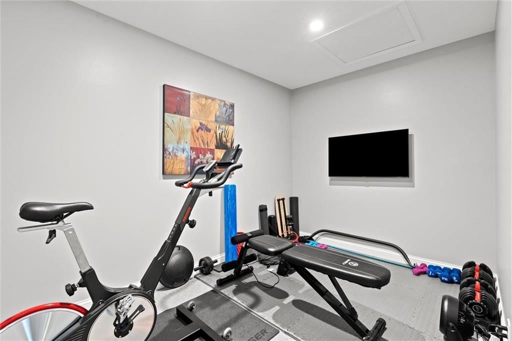 8110 W 117th Street — photo 30