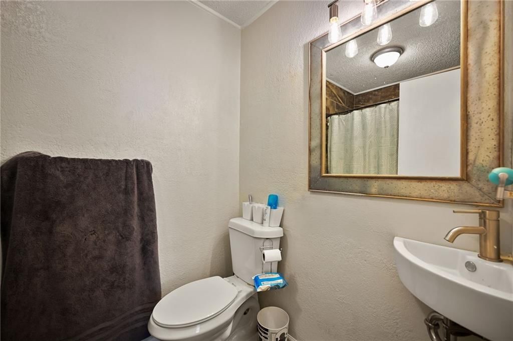 800 E Pearl Street — photo 16