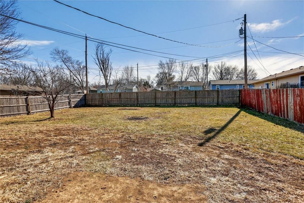 415 W Smith Street — photo 19