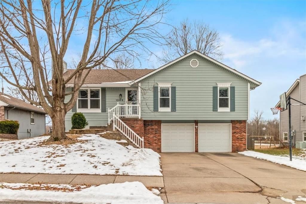 1048 SW Twin Creek Drive, Lee's Summit, MO