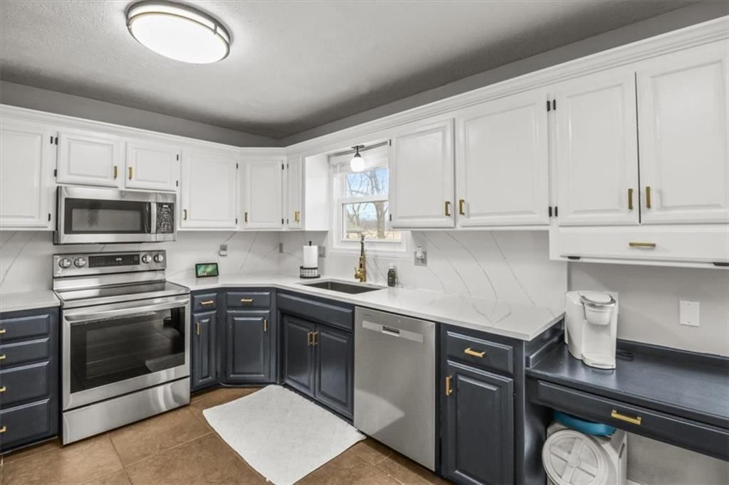 1048 SW Twin Creek Drive — photo 10