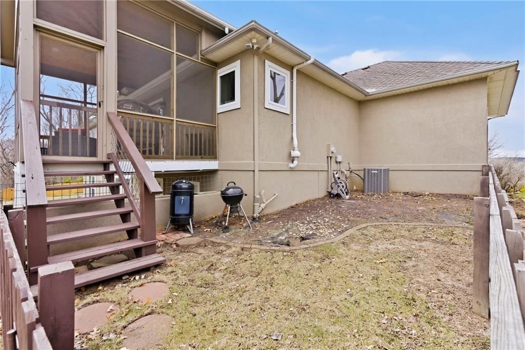 9705 Leslie Avenue — photo 32